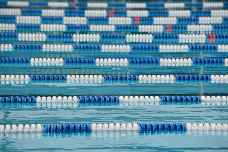 Líneas del carril de natación imágenes de archivo libres de regalías Líneas del carril de natación imágenes de archivo libres de regalías