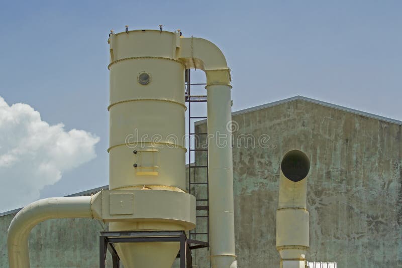 Lüftungsanlagen äußer und alte Fabrik lizenzfreie stockbilder Lüftungsanlagen äußer und alte Fabrik lizenzfreie stockbilder