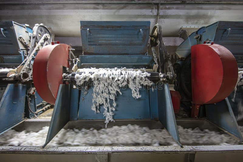 Máquina De Algodón Moderno. El Motor De Algodón O La Ginebra De