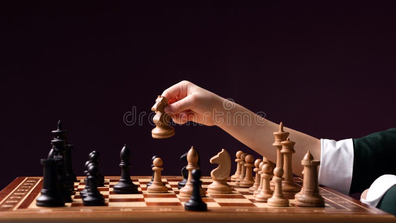 Jogar Xadrez Como Uma Maneira De Se Divertir Enquanto Fica Em Casa Com Sua  Família Imagem de Stock - Imagem de quarto, estratégia: 179099711