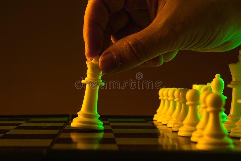 Foto de Checkmate Mão Faz Final Ganhando Movimento No Jogo De