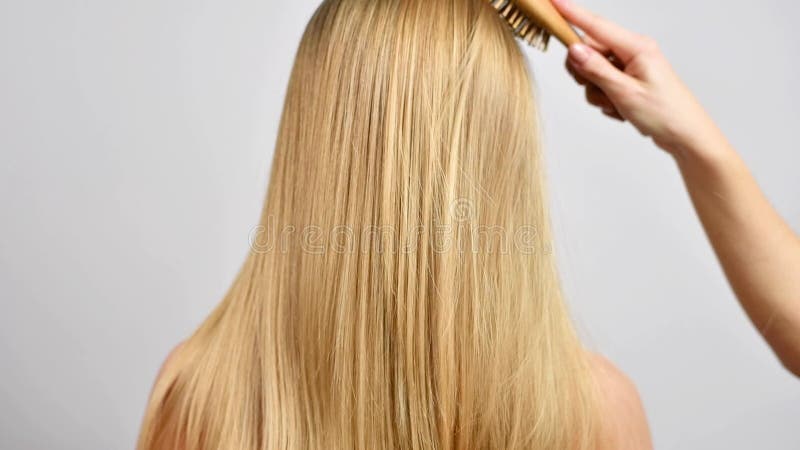 Cuidados Penteados. Lindo Cabelo Liso. Mulher Move Cabelos Longos