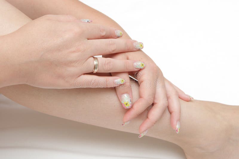 Mestrado Em Manicura Trabalhando Com Cliente Feminino No Salão De Beleza.  Manicurista Faz Prego De Mulher Foto de Stock - Imagem de fêmea,  funcionamento: 275802166