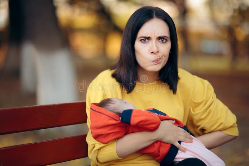 Maman Demande Le Silence Pendant Que Le Bebe Dort Image Stock Image Du Mere Cheri Maman Demande Le Silence Pendant Que Le Bebe Dort Image Stock Image Du Mere Cheri