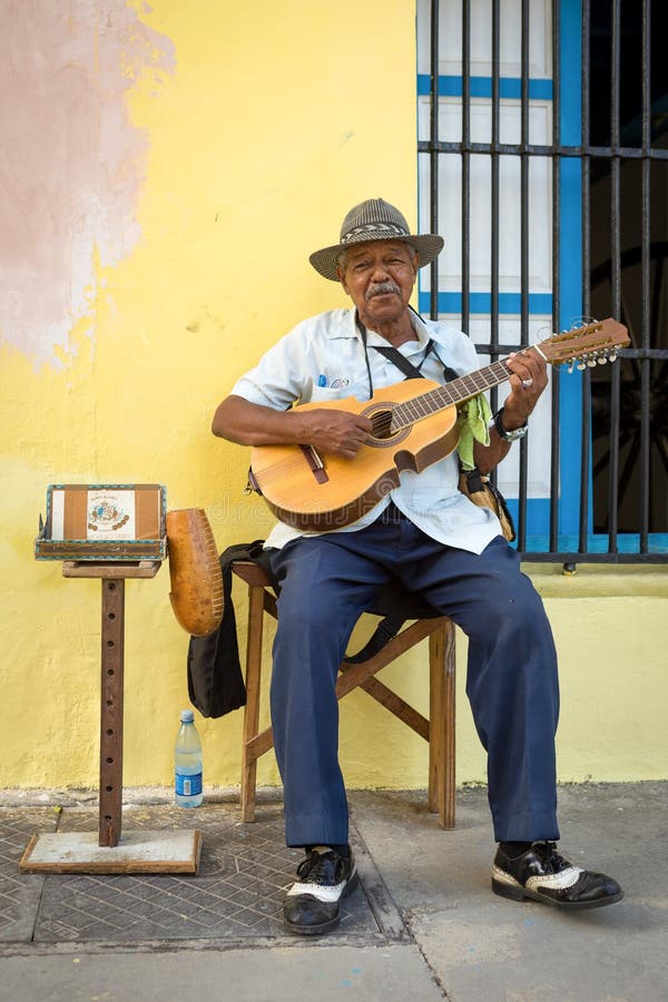 Músico Que Joga a Música Tradicional Em Havana Imagem de Stock Editorial -  Imagem de pessoa, envelhecido: 39316994