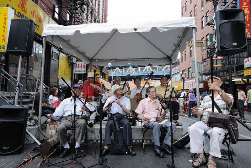 Executores Da Rua Que Cantam E Que Jogam a Música Em New York Foto  Editorial - Imagem de arte, alma: 61623336
