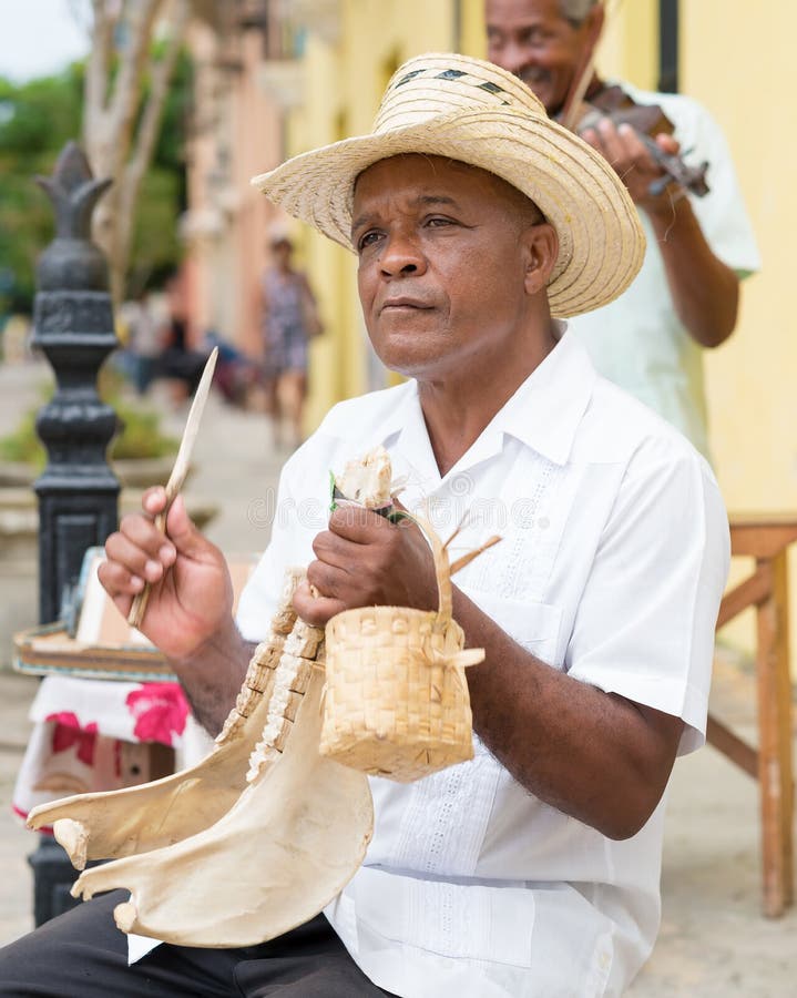 Músico Que Joga a Música Tradicional Em Havana Imagem de Stock Editorial -  Imagem de pessoa, envelhecido: 39316994