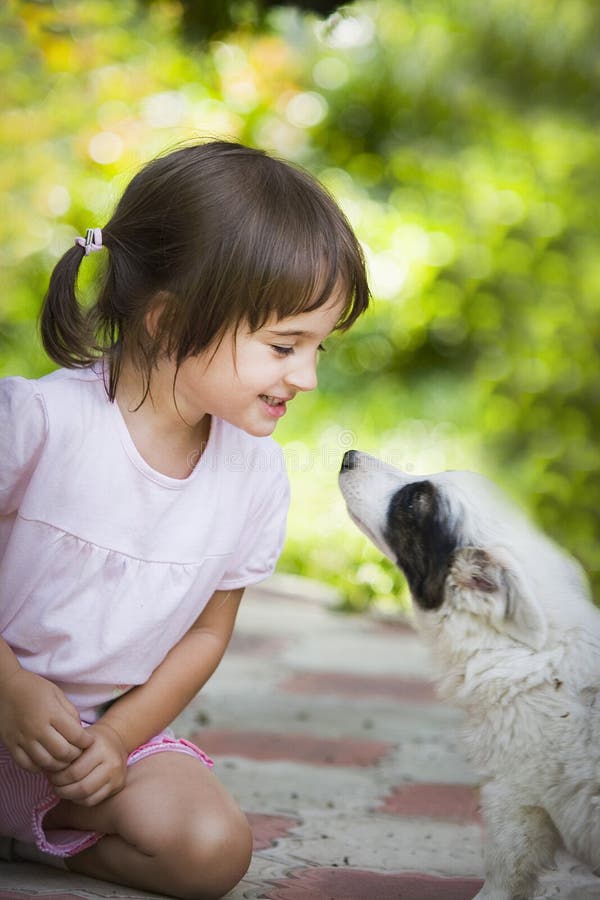Küssen Der Frau Und Des Hundes Stockbild Bild von hundes, frau 4339037