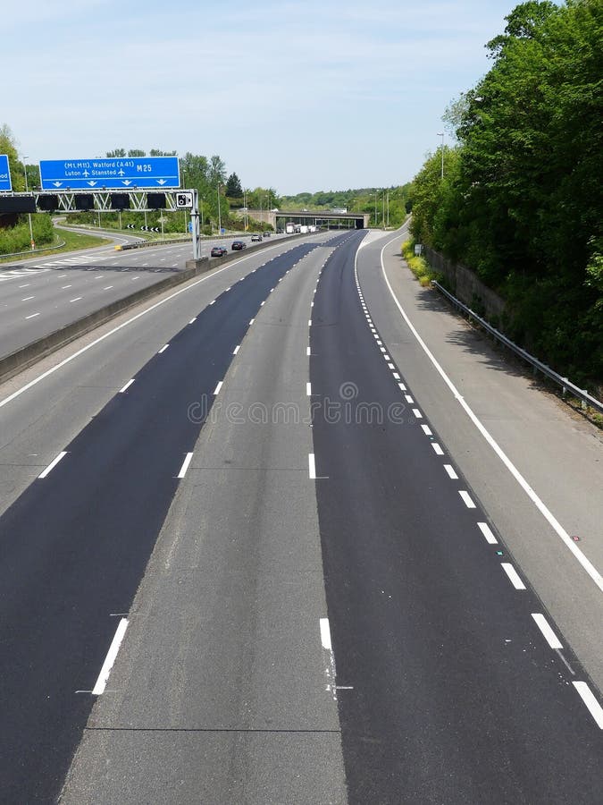 M25 sloot de Orbitale de Autosnelwegrijweg tegen de wijzers van de klok in van Londen bij Verbinding 18 toe te schrijven aan onge royalty-vrije stock foto's M25 sloot de Orbitale de Autosnelwegrijweg tegen de wijzers van de klok in van Londen bij Verbinding 18 toe te schrijven aan onge royalty-vrije stock foto's