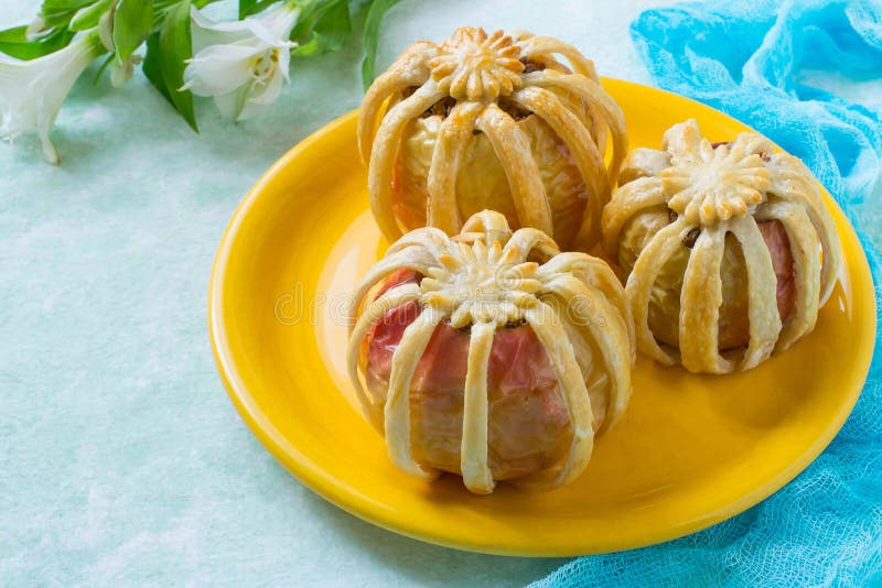 Fígado com maçã e queijo no forno