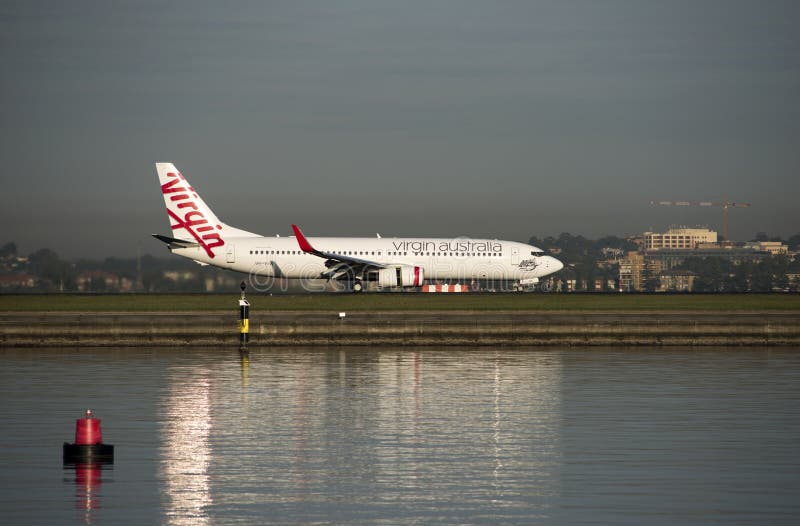 Maagdelijke Luchtvaartlijnenluchtbus A300-800 bij kingsford-Smith Luchthaven, Sydney royalty-vrije stock afbeeldingen Maagdelijke Luchtvaartlijnenluchtbus A300-800 bij kingsford-Smith Luchthaven, Sydney royalty-vrije stock afbeeldingen