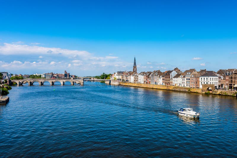 Maastricht holandie i Maas rzeka obraz stock Maastricht holandie i Maas rzeka obraz stock