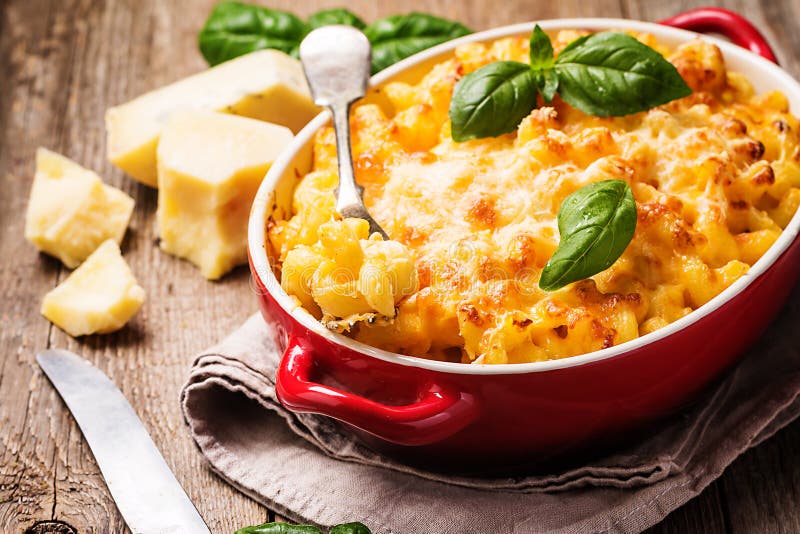 Mac and cheese, american style pasta stock photography