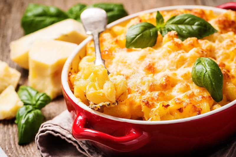 Mac and cheese, american style pasta stock images
