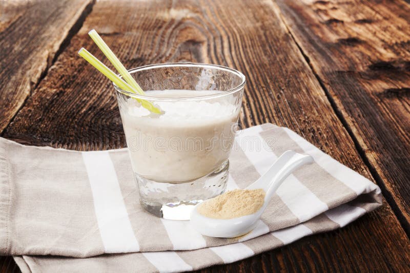 Maca powder and milkshake.