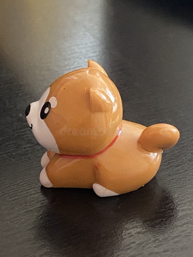 Macao shiba chien doge pièce chiot chiot monnaie numérique paiement mobile crypto sommeil relax la lune volatilité ups baisses pri photographie stock
