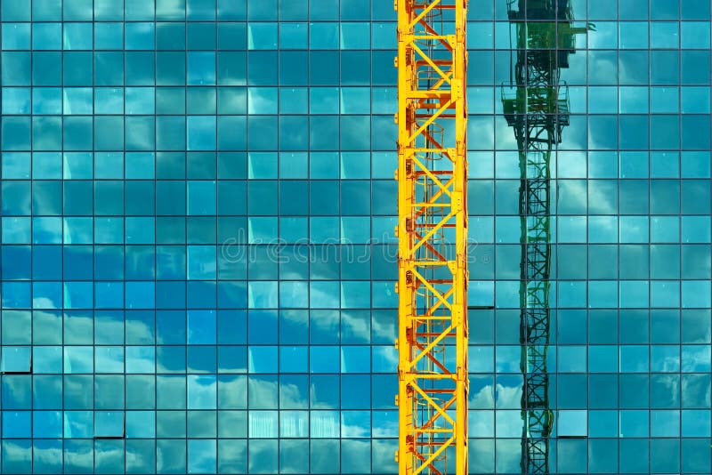 Macarale de construcție și clădiri de birouri royalty free stock image