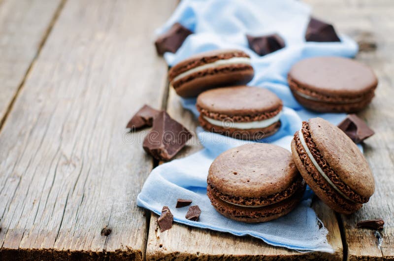 Macaron del chocolate con el queso cremoso imagenes de archivo Macaron del chocolate con el queso cremoso imagenes de archivo