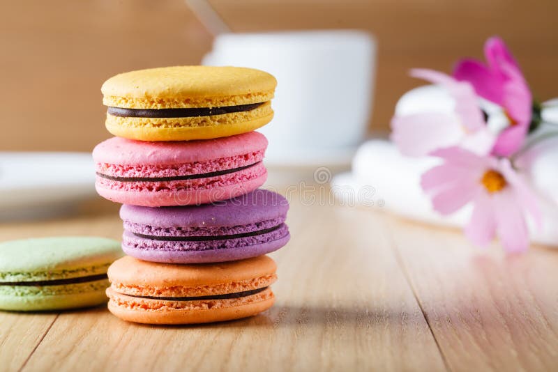 Macaron francés colorido cinco fotos de archivo libres de regalías Macaron francés colorido cinco fotos de archivo libres de regalías
