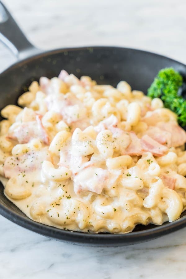 Macaroni with Ham and Cheese Stock Image Image of onion, healthy