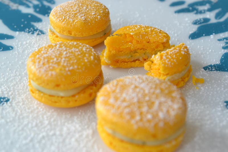 Macarons mit dem Lemonfilling 3 lizenzfreie stockbilder Macarons mit dem Lemonfilling 3 lizenzfreie stockbilder