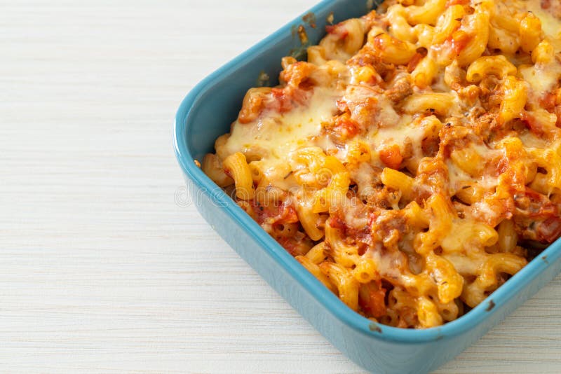 Macarrones Caseros De Bolonia Con Queso Foto de archivo Imagen de