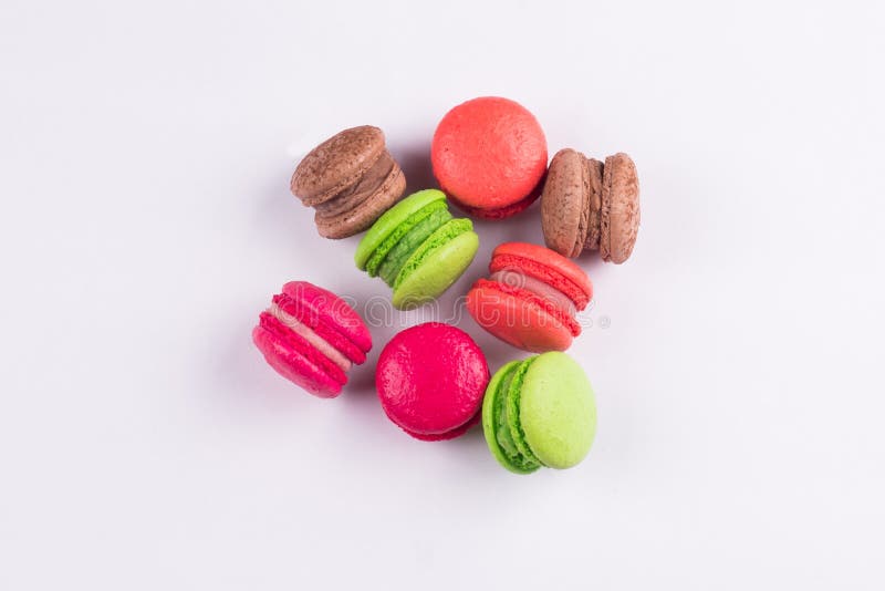 Macarrones para el postre en un fondo blanco foto de archivo Macarrones para el postre en un fondo blanco foto de archivo