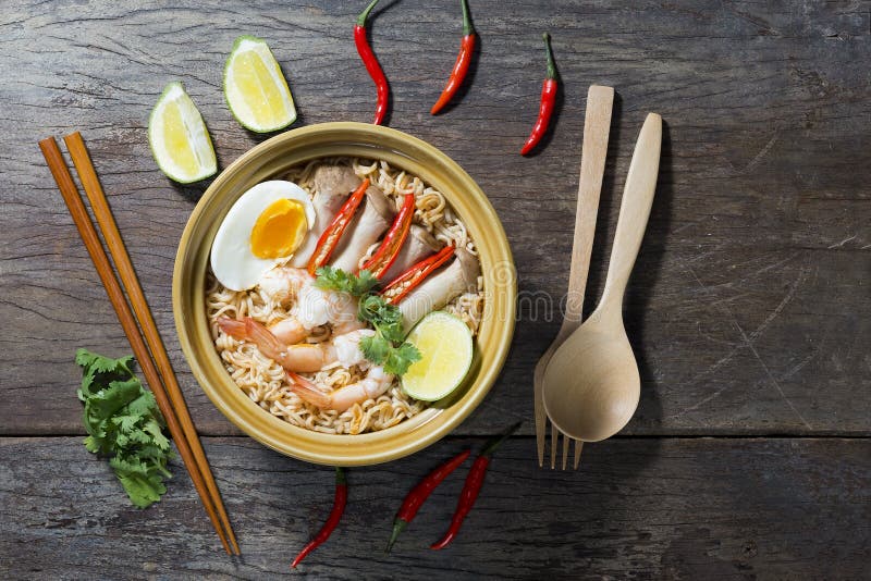 Macarronete picante do alimento tailandês com marisco imagem de stock Macarronete picante do alimento tailandês com marisco imagem de stock