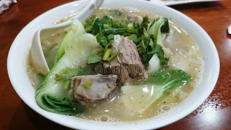 Sopa de carneiro com macarrão imagens de stock royalty free