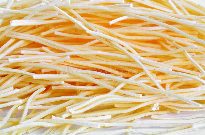 Macarronetes de ovo crus, massa da sopa foto de stock Macarronetes de ovo crus, massa da sopa foto de stock
