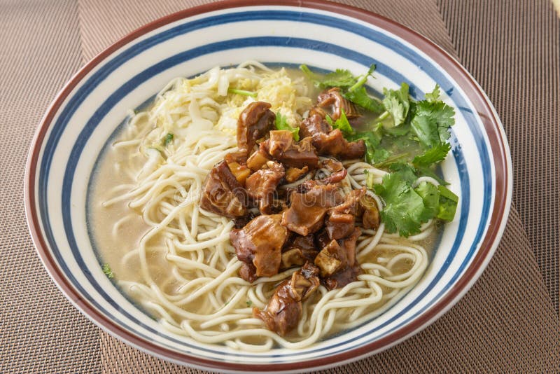 Macarrão de sopa de carne chinesa imagens de stock