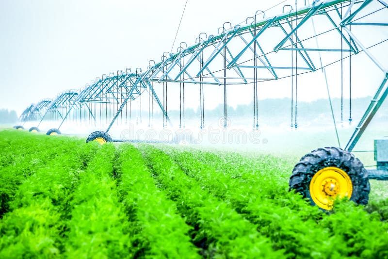 macchina di irrigazione di agricoltura immagini stock libere da diritti macchina di irrigazione di agricoltura immagini stock libere da diritti