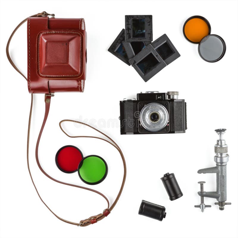 Macchina fotografica d'annata e vari accessori del fotografo immagine stock libera da diritti Macchina fotografica d'annata e vari accessori del fotografo immagine stock libera da diritti