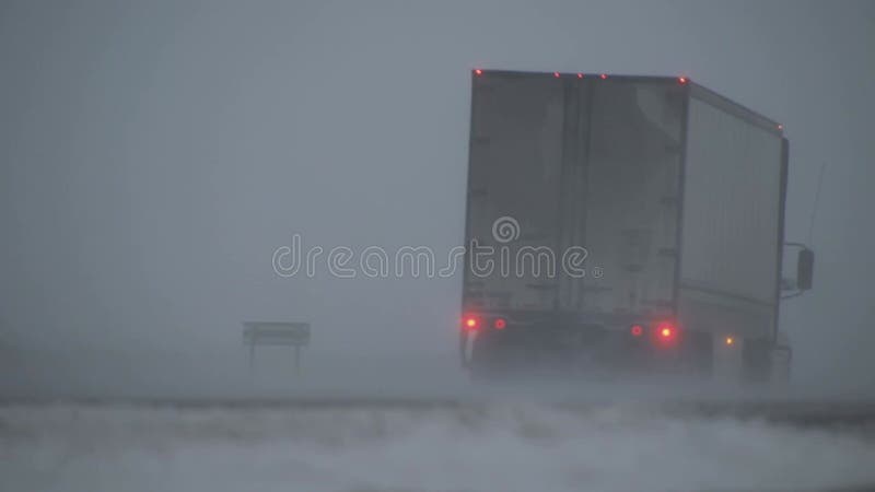 Macchine fantasma in una giornata di neve