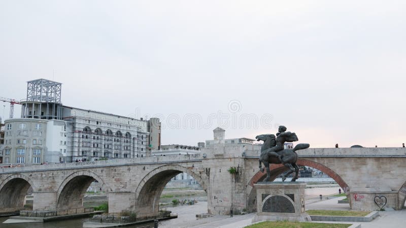 Macedonia settentrionale. skopje vita reale nella città autunno stagione calda estate. capitale delle attrazioni cittadine macedon