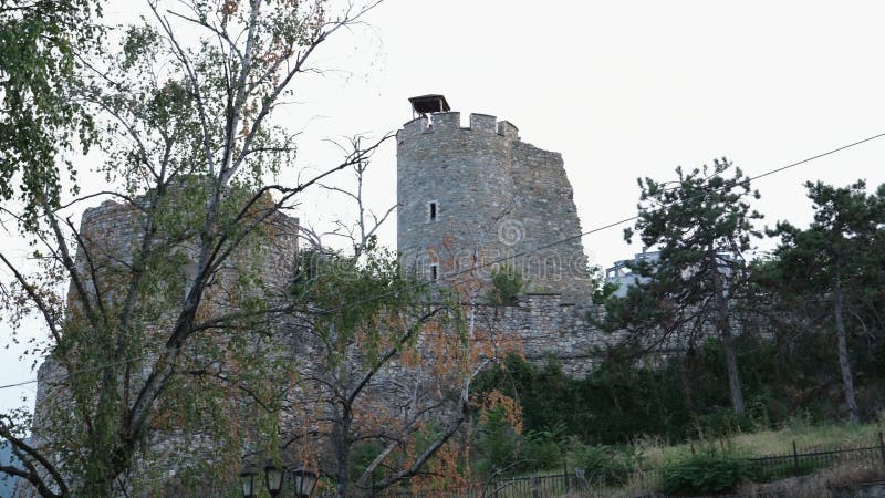 Macedonia settentrionale. skopje 03202024 vita reale nella città stagione estiva autunnale calda. capitale della macedonia