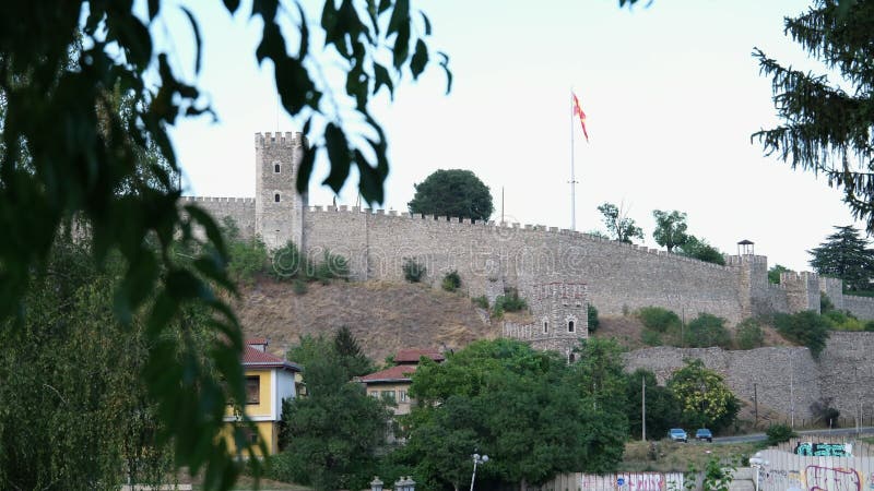 Macedonia settentrionale. skopje 03202024 vita reale nella città stagione estiva autunnale calda. capitale della macedonia