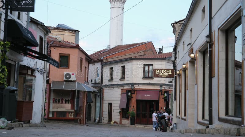 Macedonia settentrionale. skopje 03202024 vita reale nella città stagione estiva autunnale calda. capitale della macedonia