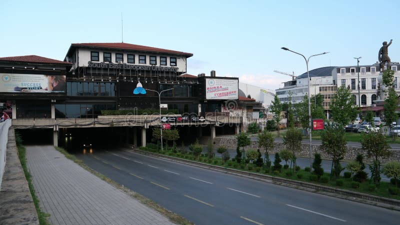 Macedonia settentrionale. skopje 03202024 vita reale nella città stagione estiva autunnale calda. capitale della macedonia