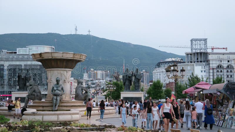 Macedonia settentrionale. skopje 03202024 vita reale nella città stagione estiva autunnale calda. capitale della macedonia