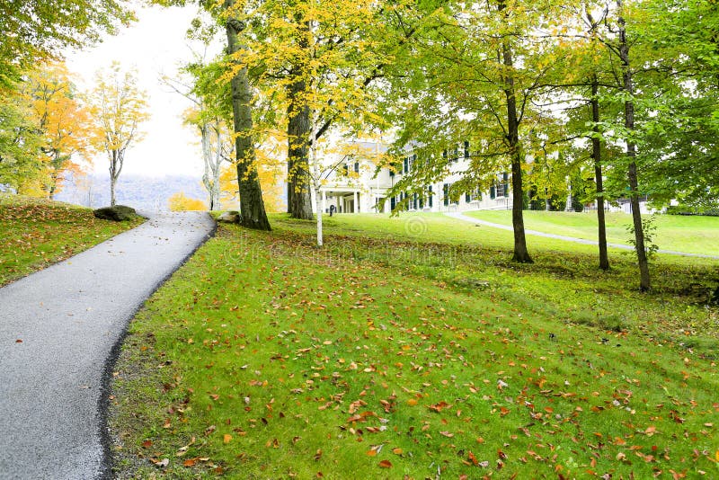 Machester Vermont, Listopad, - 3, 2012: Droga Hildene Lincoln dom rodzinny zdjęcie stock Machester Vermont, Listopad, - 3, 2012: Droga Hildene Lincoln dom rodzinny zdjęcie stock