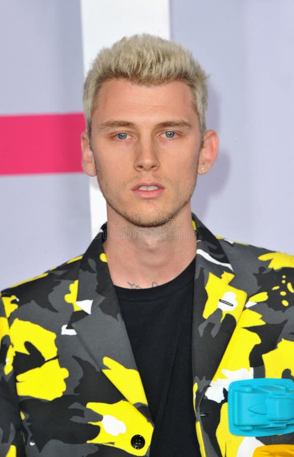 Machine Gun Kelly editorial photography. Image of event - 104240382