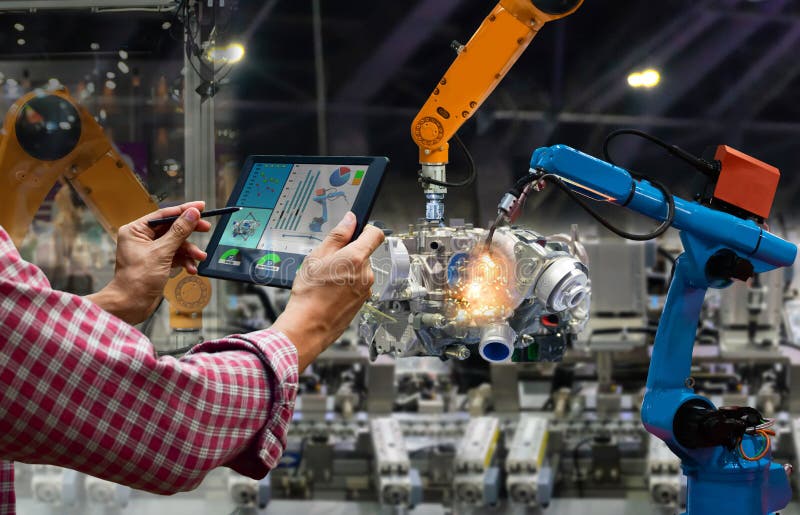 Machinez le robot de contrôle d'écran tactile que la production de l'usine partie l'industrie de moteur photo stock Machinez le robot de contrôle d'écran tactile que la production de l'usine partie l'industrie de moteur photo stock