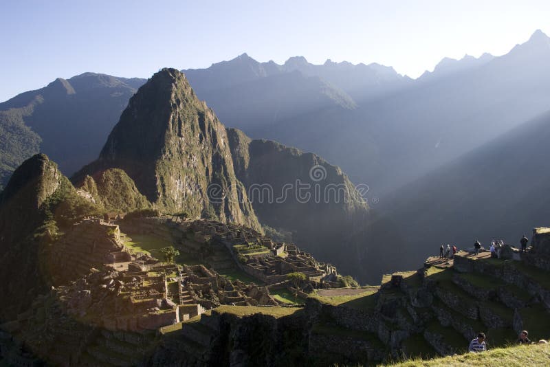 A Luz Da Madrugada Em Machu Picchu Ilustração Stock - Ilustração de calmo,  noite: 274376286