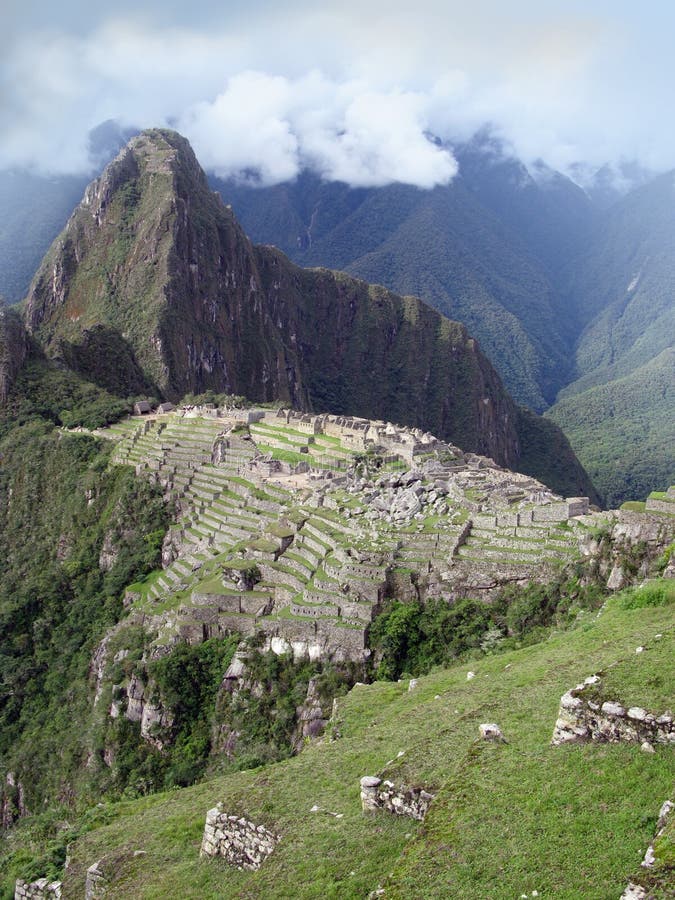 A Luz Da Madrugada Em Machu Picchu Ilustração Stock - Ilustração de calmo,  noite: 274376286