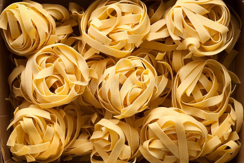 Macro alta vicina di natura morta italiana dell'alimento della pasta del Fettuccine immagine stock Macro alta vicina di natura morta italiana dell'alimento della pasta del Fettuccine immagine stock