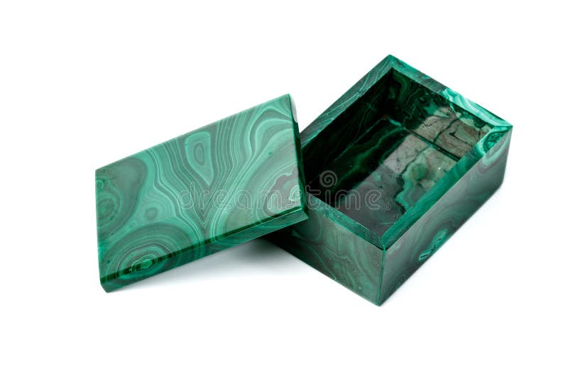 Macro cajas de la malaquita en el fondo blanco imagenes de archivo