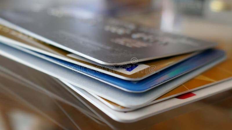 Macro van een creditcardsstapel die wordt geschoten stock afbeelding Macro van een creditcardsstapel die wordt geschoten stock afbeelding