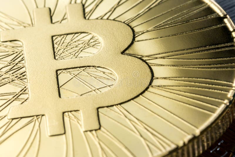 Macro vista delle monete brillanti con il simbolo di Bitcoin Concetto di Cryptocurrency Tema virtuale di valuta fotografia stock libera da diritti Macro vista delle monete brillanti con il simbolo di Bitcoin Concetto di Cryptocurrency Tema virtuale di valuta fotografia stock libera da diritti