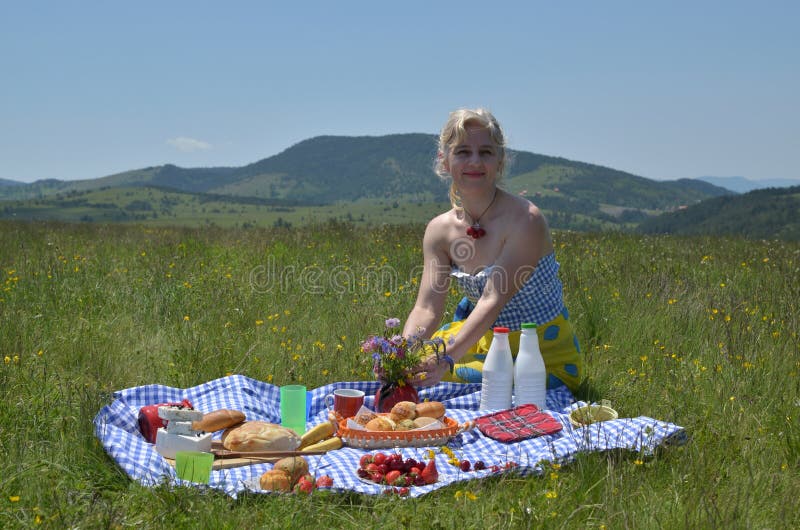 Madame sur Rich Picnic images libres de droits Madame sur Rich Picnic images libres de droits